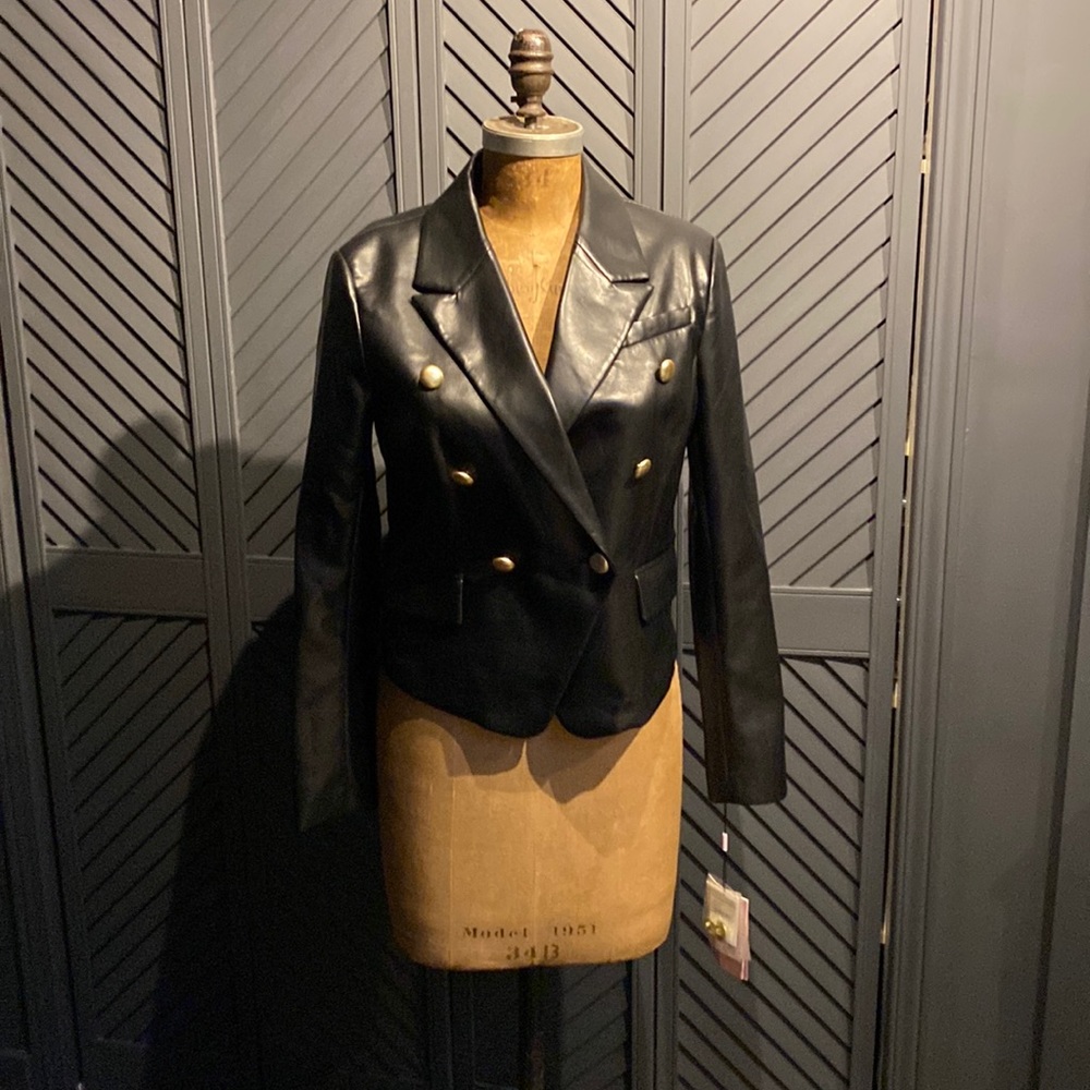 ✨PRICE DROP✨BNWT Avec Les Filles faux leather blazer